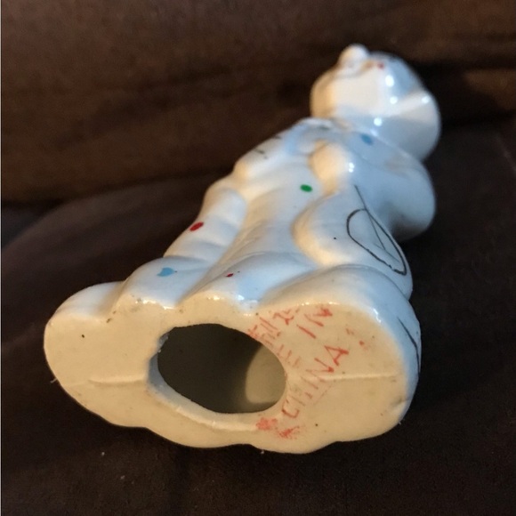 Vintage Hand Painted Cermaic Clown Figurine Playing a Flute Statue - Picture 5 of 5